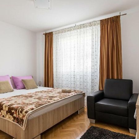 Deluxe Apartment Manuela With Balcony Top Center Split Exterior photo