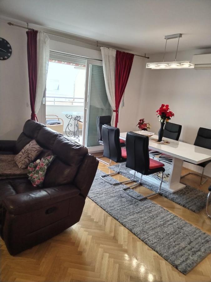 Deluxe Apartment Manuela With Balcony Top Center Split Exterior photo