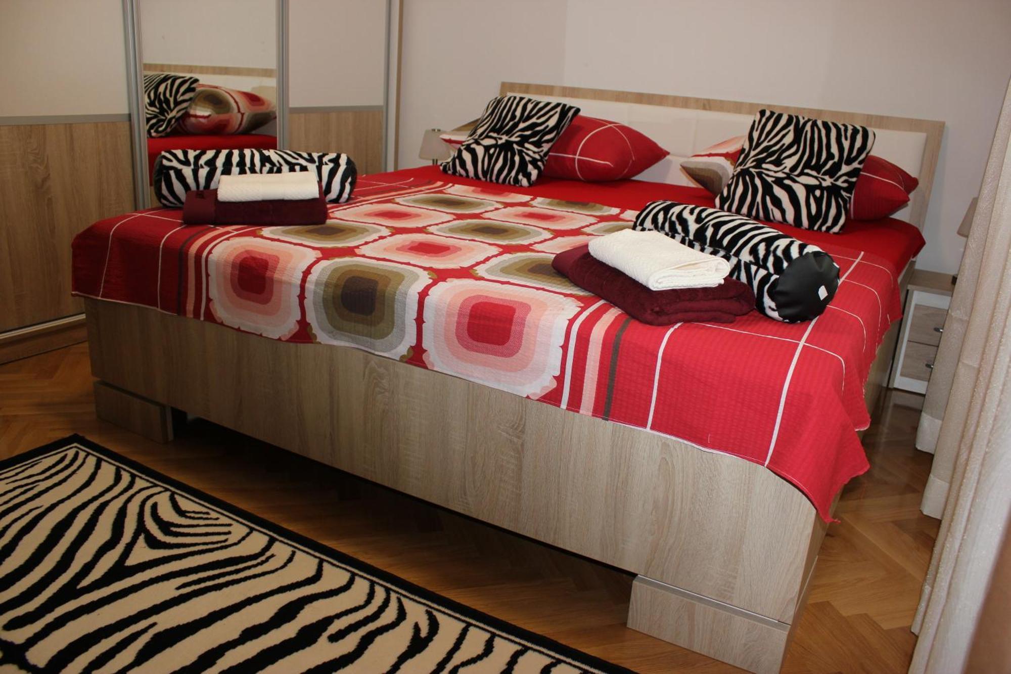 Deluxe Apartment Manuela With Balcony Top Center Split Exterior photo