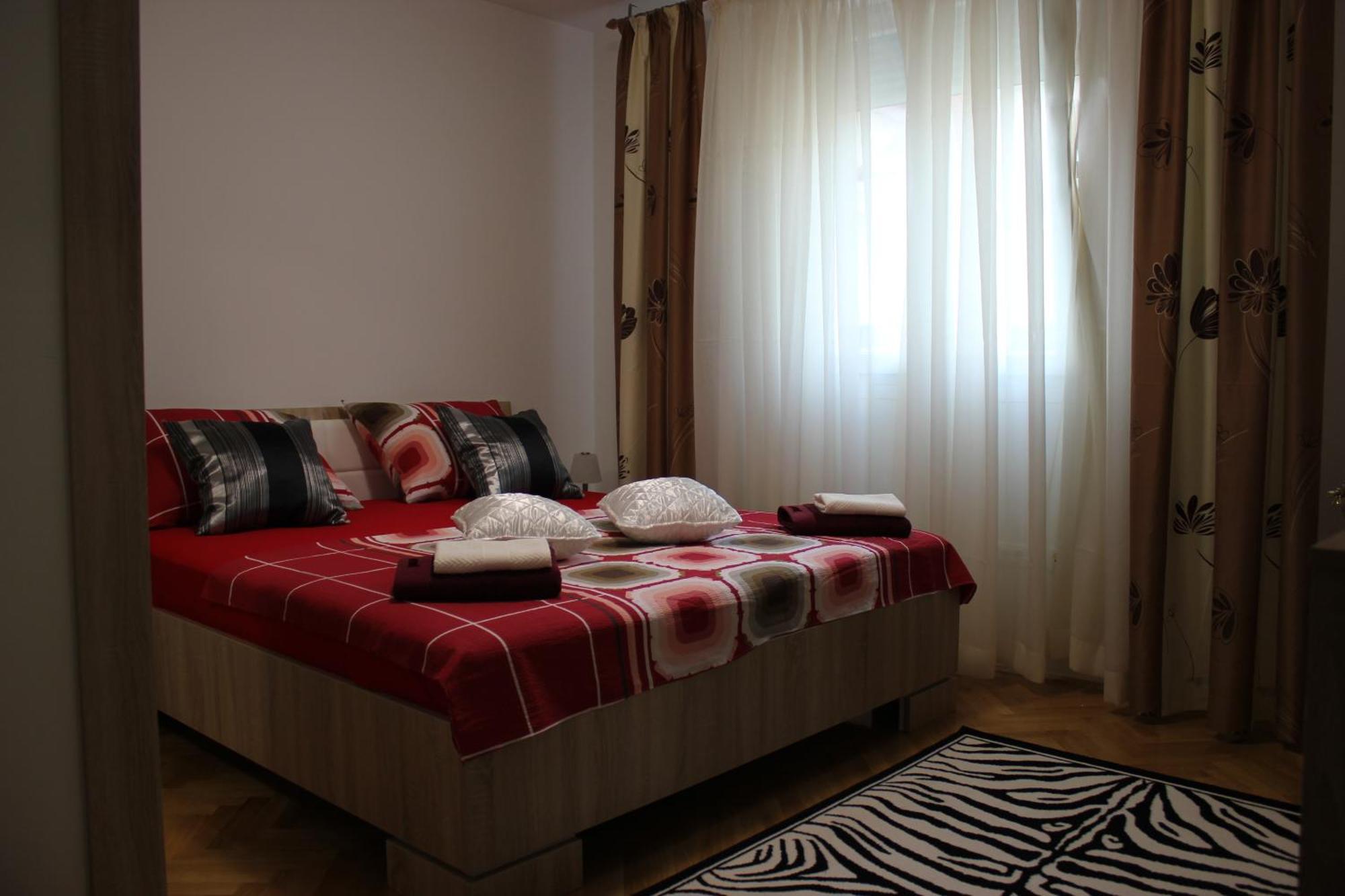 Deluxe Apartment Manuela With Balcony Top Center Split Exterior photo