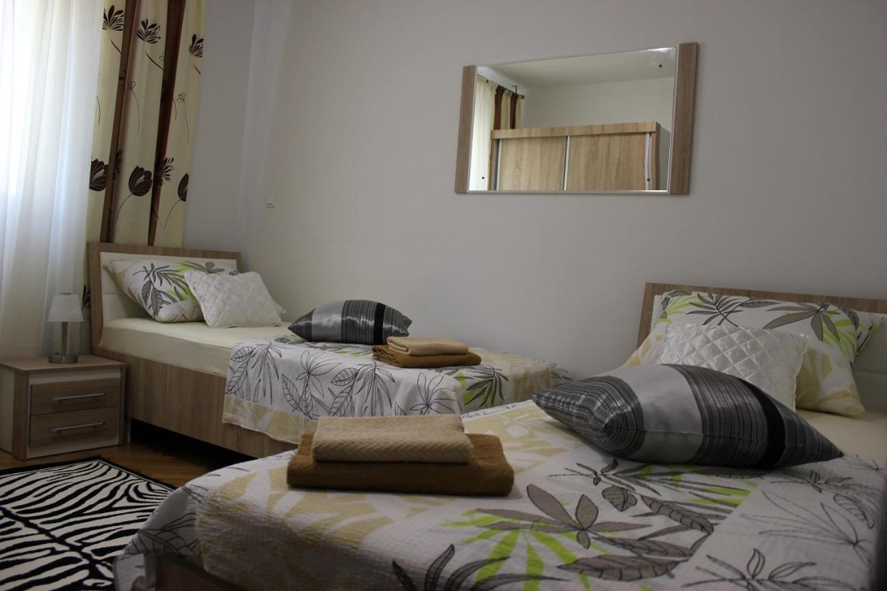 Deluxe Apartment Manuela With Balcony Top Center Split Exterior photo