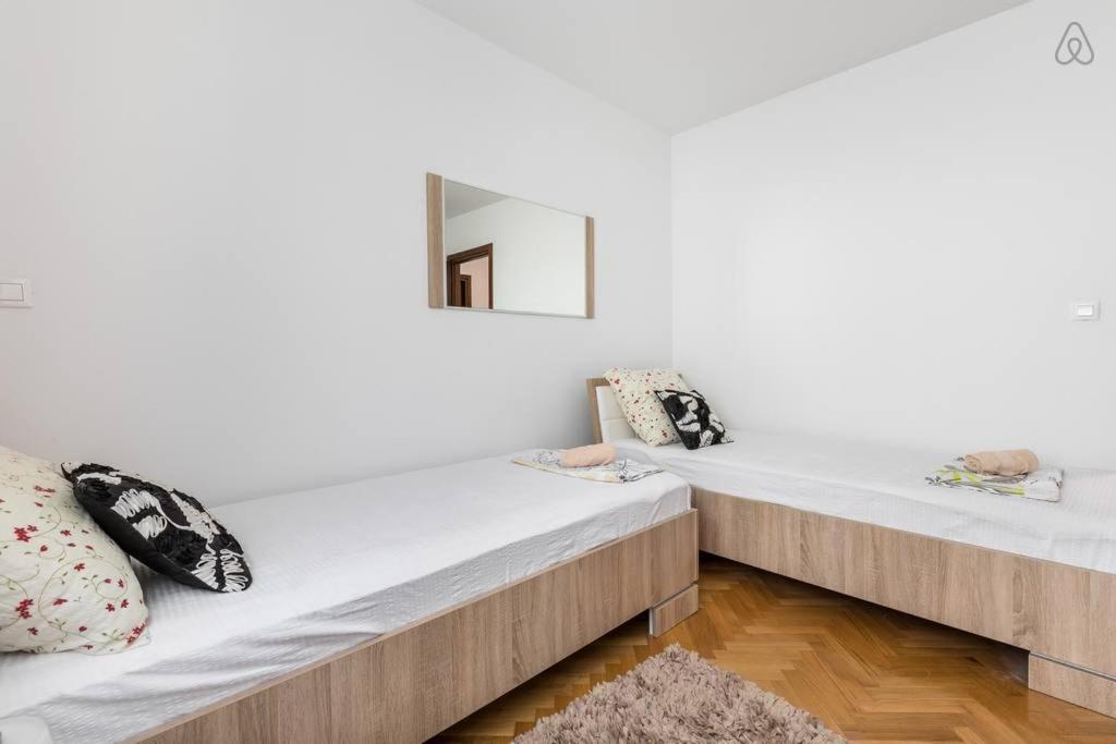 Deluxe Apartment Manuela With Balcony Top Center Split Exterior photo