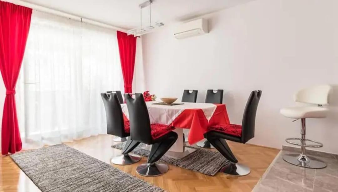 Deluxe Apartment Manuela With Balcony Top Center Split Exterior photo